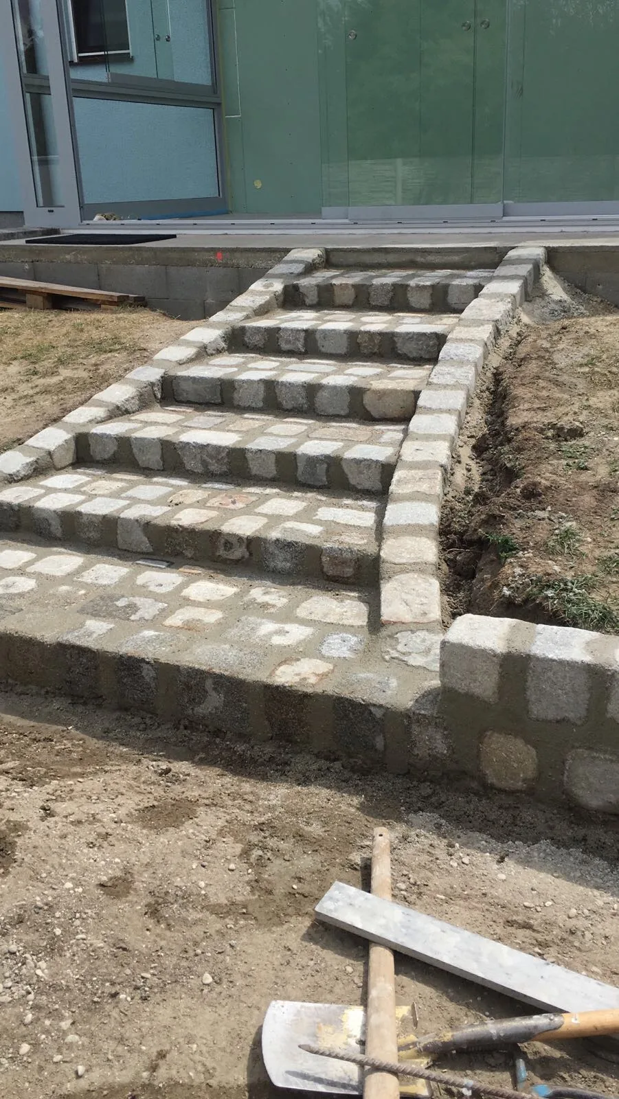 Stufenanlage während des Aufbaus