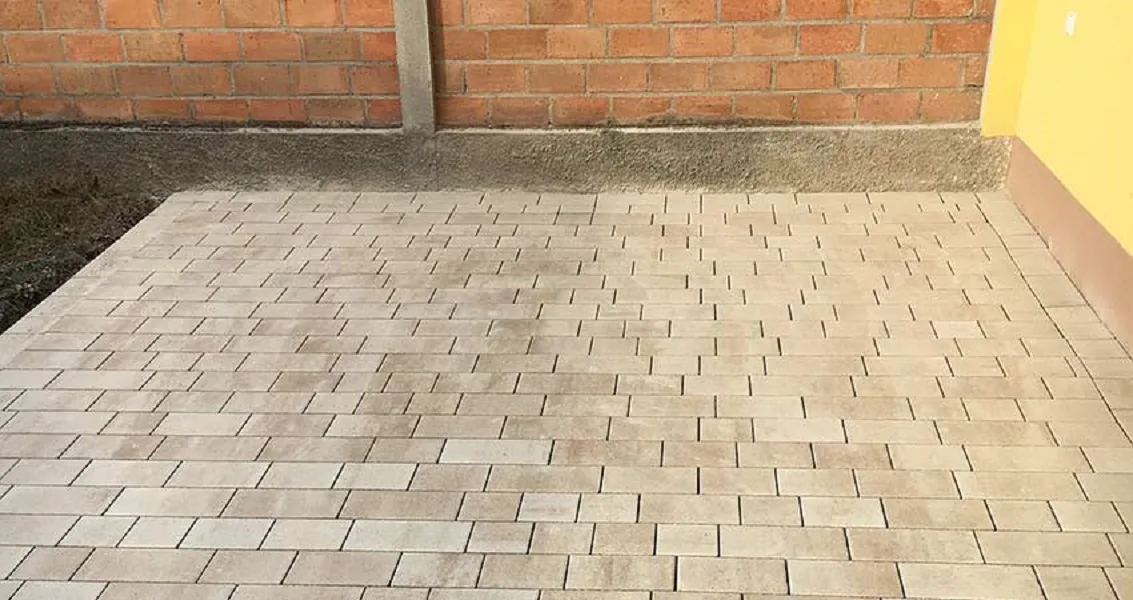 Fertig gepflasterter Eingangsbereich